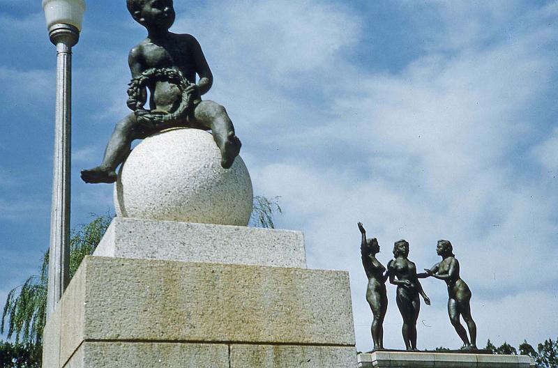 1952 Japan 008 Tokyo.jpg